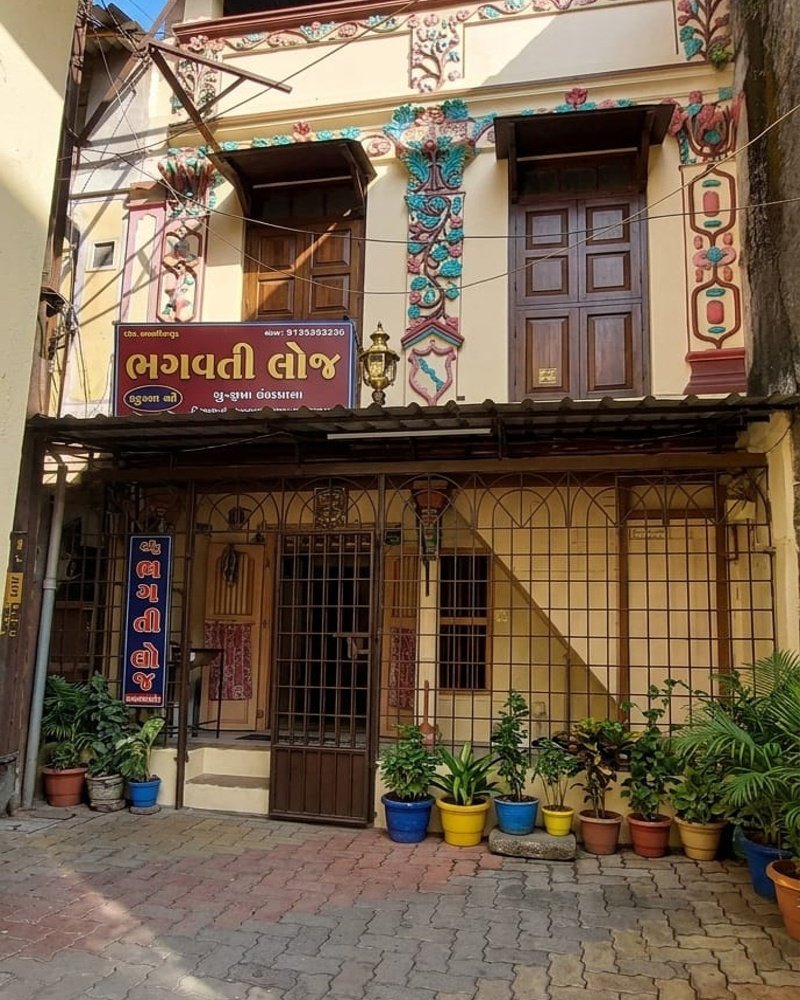 Bhagwati Lodge – Gujarati Thali restaurant building in Navsari